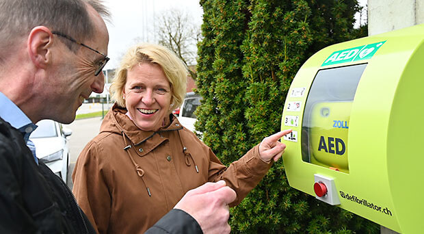 Öffentlicher Defibrillator bei StWZ