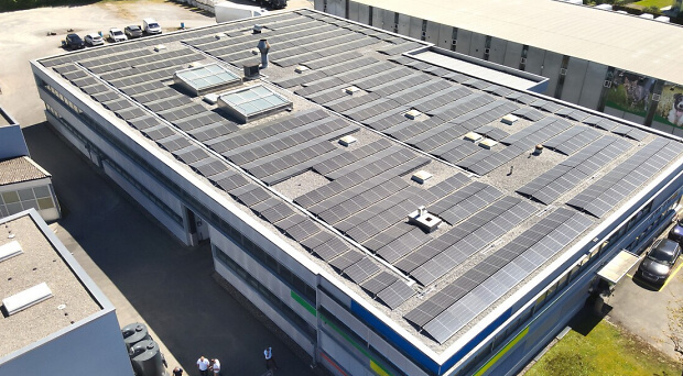 Über 1000 Quadratmeter Solarstrom für Aarolac